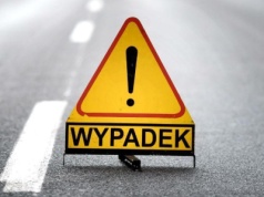 Wypadek na rondzie Kuronia w Rzeszowie. Autokar przeleciał przez rondo