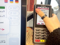 Świetny pierścień dostaniesz tylko tutaj. Płaci, mierzy tętno i śledzi sen