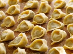 Uszka zawsze sklejały się po ugotowaniu. Patent teściowej uratował mi rodzinną Wigilię