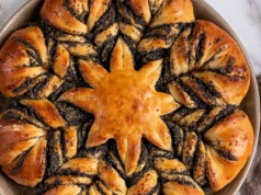 Gwiazda makowa. To świąteczny rarytas, który zachwyci gości. Świetnie smakuje i wygląda jeszcze lepiej