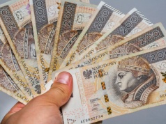 Skarbówka odda pieniądze seniorom. Nawet 400 zł na osobę. Zacznie się w lutym 2026