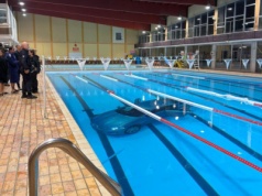 Kobieta pomyliła hamulec z gazem. Samochód wpadł do wody. Jechała z 5-letnią córką