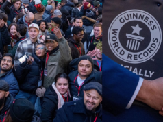 Ile par całowało się pod jemiołą w Waszyngtonie? Pobity został światowy Rekord Guinnessa (ZDJĘCIA)