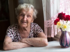 "Babcia miała 8 dzieci i nie narzekała". Ale czy na pewno? "Kiedyś dzieci chowały dzieci"