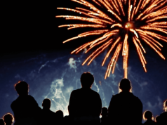 Jak bezpiecznie i kulturalnie obchodzić się z fajerwerkami? Startuje kampania „Nie igraj”
