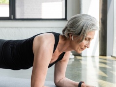 Ćwiczenie, które rzeźbi brzuch i odciąża kręgosłup. Lepsze niż deska