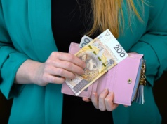 Ci pracownicy mogą dostawać co miesiąc premię "500 plus". Pracodawcy stawiają konkretne warunki