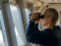 Umundurowany personel na statkach floty cieni. Szwedzi piszą o operacji wojskowej