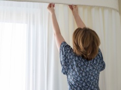 Moja babcia tak pierze firanki na święta. Są śnieżnobiałe i pachnące