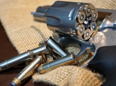 Polacy rozbrojeni… a nielegalna broń? Niezwykle łatwa do zdobycia