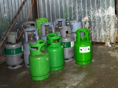 Sprzedawali butle do klimatyzacji. W środku był… cement. Zuchwałe oszustwo ujawnione