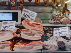 Polacy jedzą coraz więcej mięsa