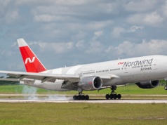 "Błysk" i "huk" podczas startu. Groźny incydent na lotnisku w Rosji