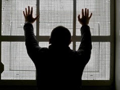 Oszukali seniorkę z Sądecczyzny na 90 tys. zł. Dwaj 24-latkowie trafili do aresztu