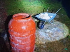 Nielegalna fabryka amfetaminy zlikwidowana na Mazowszu. Narkotyki wywozili… taczką