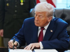 "Uważałem, że jest bardzo szkodliwy dla naszego kraju". Trumpa krytykują nawet sojusznicy z ruchu MAGA