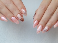 Te paznokcie świąteczne są na topie. Przegląd trendów na Boże Narodzenie 2025