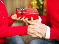 Na święta kup jej bransoletkę z tym kamieniem. Pięknie wygląda i ma ważną funkcję