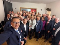 Drugie spotkanie opłatkowe w PiS. Wieczór u Morawieckiego