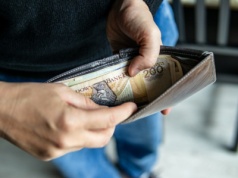 Nie dają pasków, a i tak wszystko jest legalne. Pracownicy w szoku, gdy poznają szczegóły