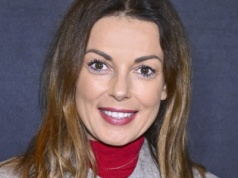 Kasia Glinka wie, co w modzie piszczy. Jej koniakowe kozaczki to prawdziwy hit sezonu, a gwiazda stylizuje je wybornie