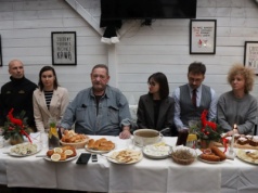 Wigilia Jana Kościuszko 2025 w Krakowie. Wigilijny posiłek dla osób potrzebujących na Rynku Głównym