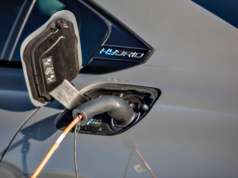 Nie tylko elektryki. UE luzuje zakaz sprzedaży aut spalinowych, stawia na neutralność technologiczną i nową klasę aut