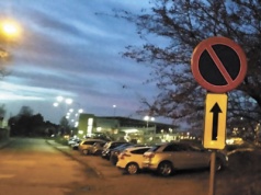 „Dziki” parking przy dworcu. Mandaty nie odstraszają