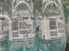 Pierwsze napoje z kaucją w Biedronce. A wraz z nimi w nimi wyższe rachunki