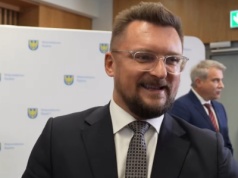 Prezydent Katowic wozi się nową luksusową limuzyną za blisko 600 tys. zł. „Świąteczny prezent”, za który płacą mieszkańcy