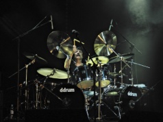 Legendarny rockowy bębniarz