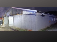 Pożar na fermie drobiu w Woli Morawickiej. W akcji siedem zastępów straży pożarnej