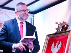 Sondaż – tylko cztery partie w Sejmie. Korona Brauna wyprzedziła Konfederację!