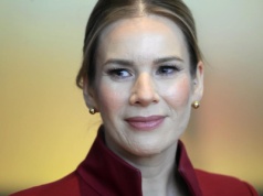 Wszyscy patrzyli tylko na nią. Marta Nawrocka odkryła idealny kolor dla pań po 40