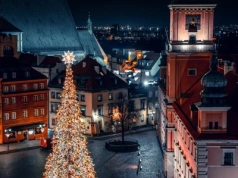 Od świec do diod LED. Szybka kariera choinkowych lampek