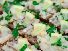 Podałem na wigilijną przystawkę. Śledź z nutką latino w tej wersji zachwycił wszystkich