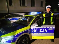 Policjant po służbie przerwał niebezpieczną jazdę. Nietrzeźwy kierowca bez uprawnień zatrzymany w Zawadach