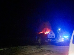 Pożar domu w Makowie. Jedna osoba poszkodowana