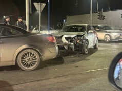 Kraksa na skrzyżowaniu. Chaos w całej okolicy