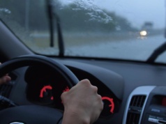 Auto "samo wie", a policja i tak karze. Kierowcy wciąż tego nie rozumieją