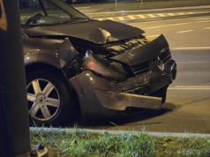 Kolejny kierowca nie zauważył ronda Mohyły w Lublinie. BYD zderzył się z renaultem