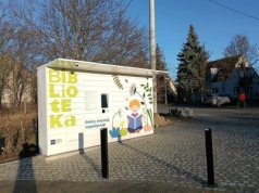 Książkomat w Parku Literackim na Złotnikach. To już trzecie tego typu urządzenie w mieście.