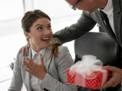 Prezent od szefa na święta. Uważaj, bo może się tym zainteresować skarbówka