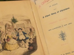 "Kolęda", nie "opowieść". O niekoniecznie dobrym przekładzie słynnej noweli Dickensa