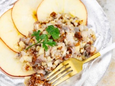 Tatar ze śledzia z suszonymi pomidorami