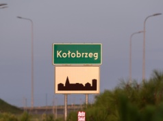 Kierowcy wciąż mylą znaczenie dwóch popularnych znaków. To może kosztować nawet pięć tys. zł