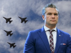 USA zaatakowały na Pacyfiku. Łódź rażona rakietami stanęła w płomieniach