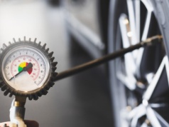 Wymieniasz opony z TPMS? Kierowcy niepotrzebnie przepłacają