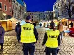 Policjanci czuwają nad bezpieczeństwem podczas świdnickiego jarmarku