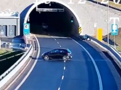 Zawrócił przed tunelem. Przypomniał sobie, że czegoś nie zrobił